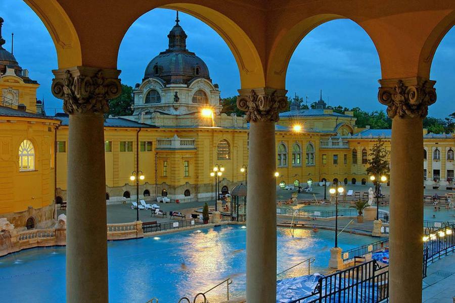 Apartment Near The Heroes Square Budapest Eksteriør billede